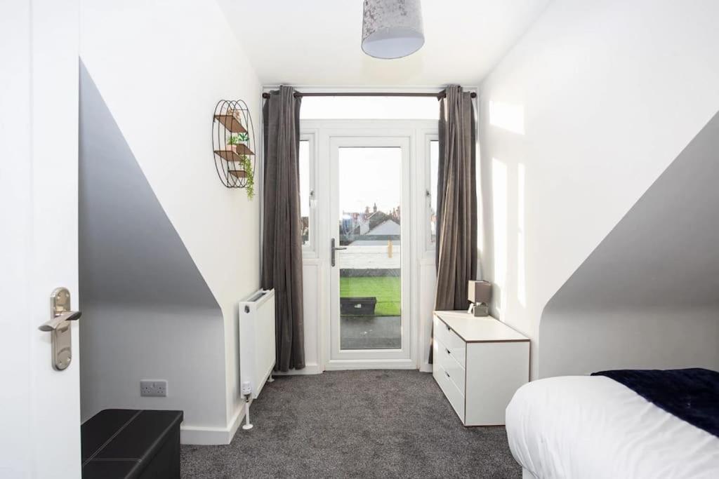 2 Bed Apartment Near The Beach 사우스엔드온시 외부 사진
